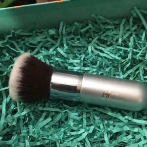 it cosmetics Makeup - It Cosmetics Essential Bronzer brush #114 it cosmetics Makeup - It Cosmetics Essential Bronzer brush #114